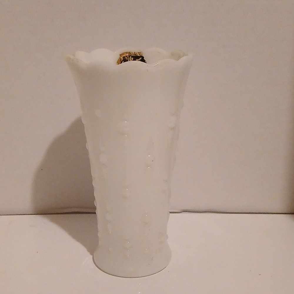Vtg Anchor Milk Glass Raised Dot Elegant White Scalloped Vase